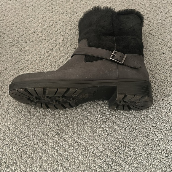 Vionic Rosa shearling and suede boots - Picture 6 of 8